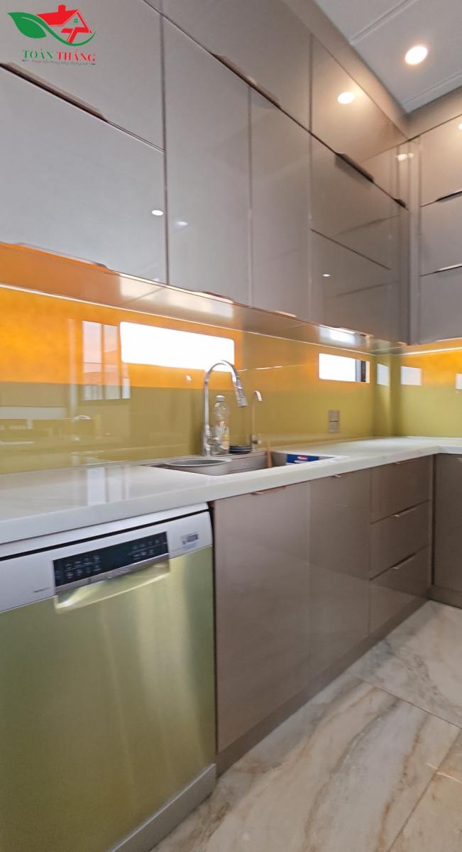 tối ưu tủ bếp inox cánh kính