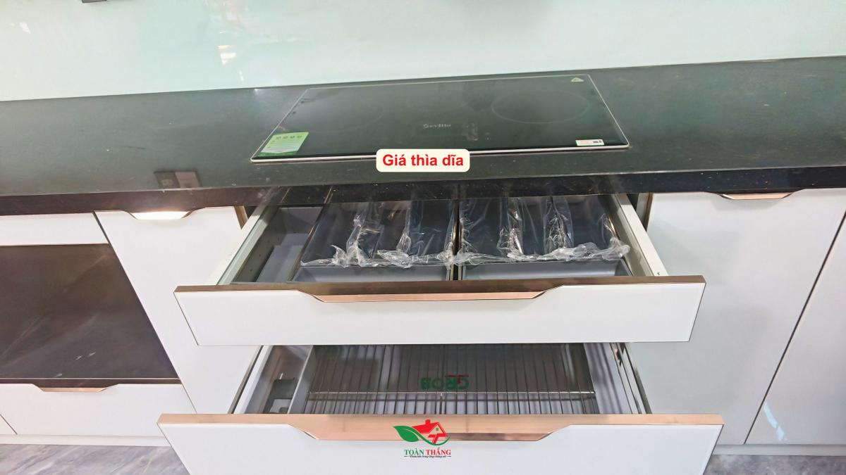 tủ bếp inox cánh kính