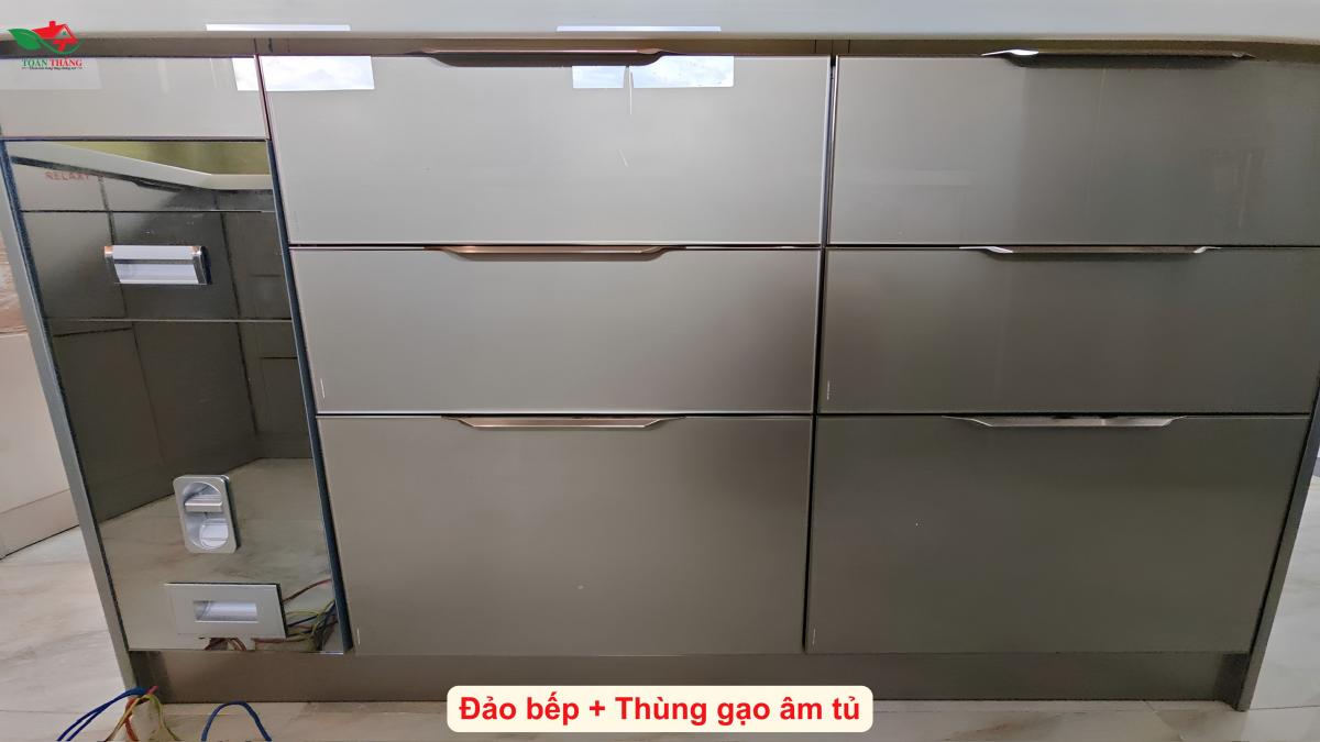 tủ bếp inox cánh kính chữ L