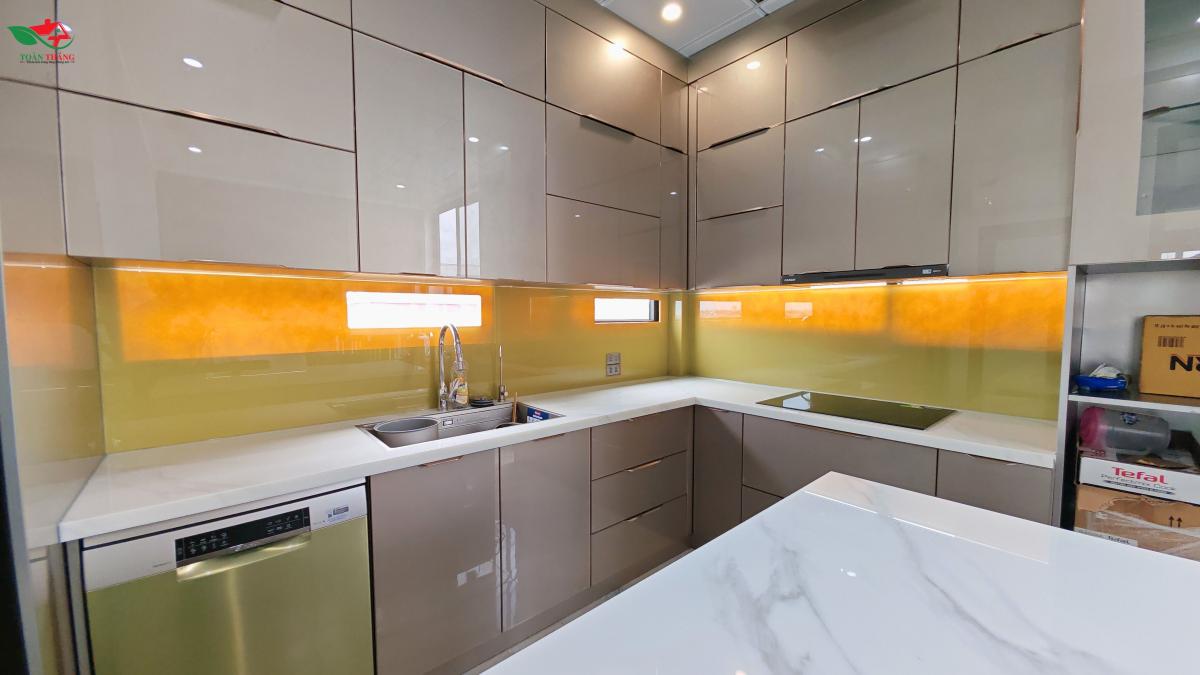 Tủ bếp inox cánh kính