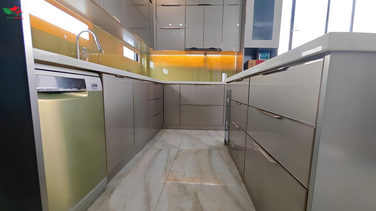 tủ bếp inox cánh kính chữ L