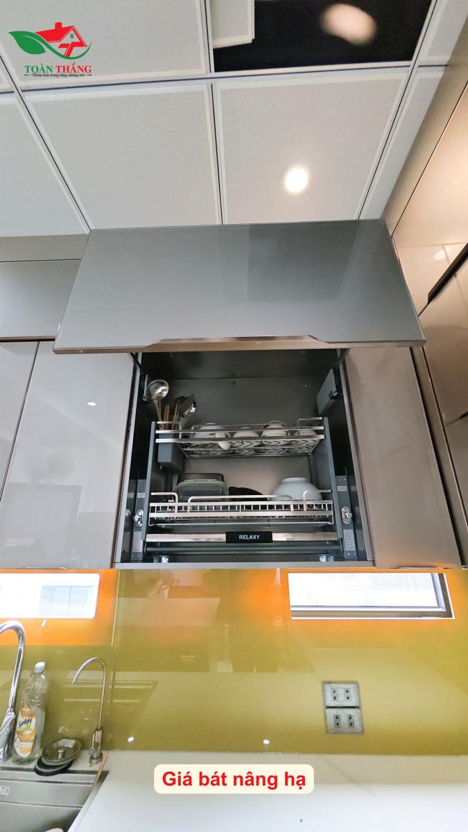 tủ bếp inox cánh kính chữ L