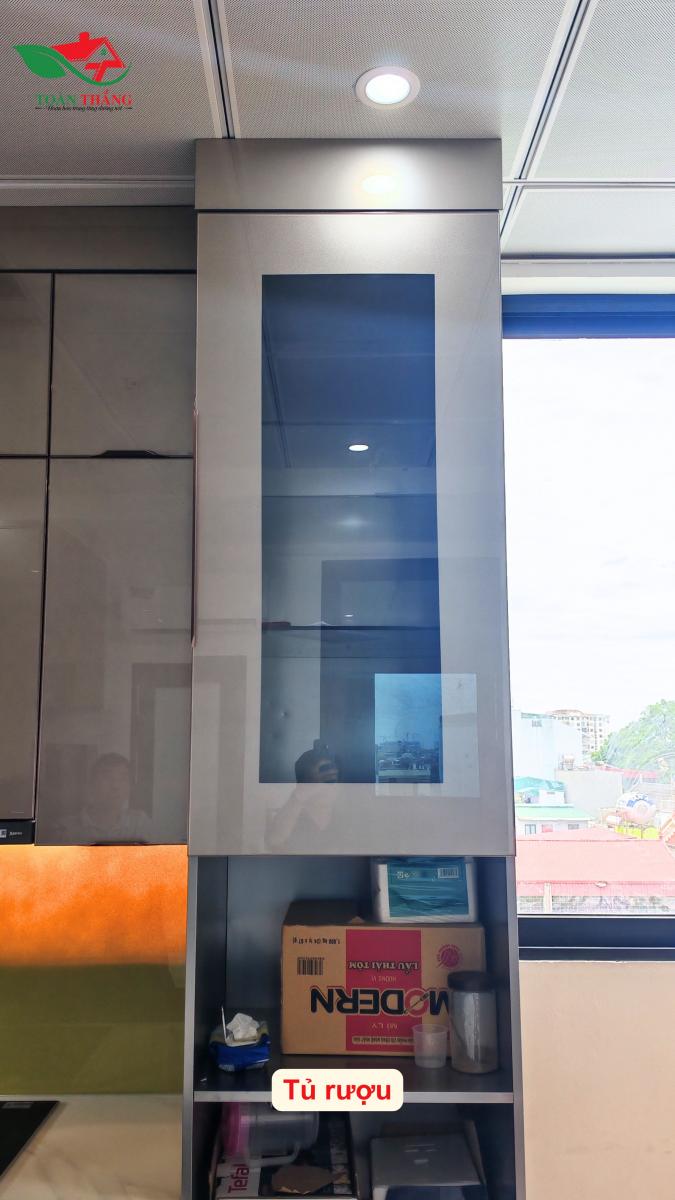 tủ bếp inox cánh kính chữ L