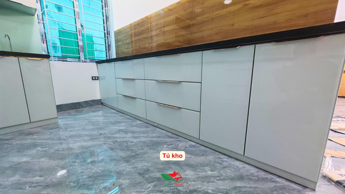 tủ bếp inox cánh kính