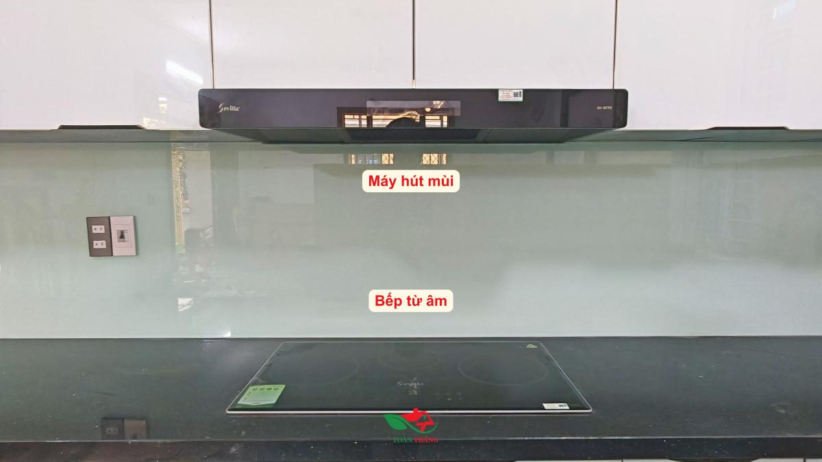 tủ bếp inox cánh kính