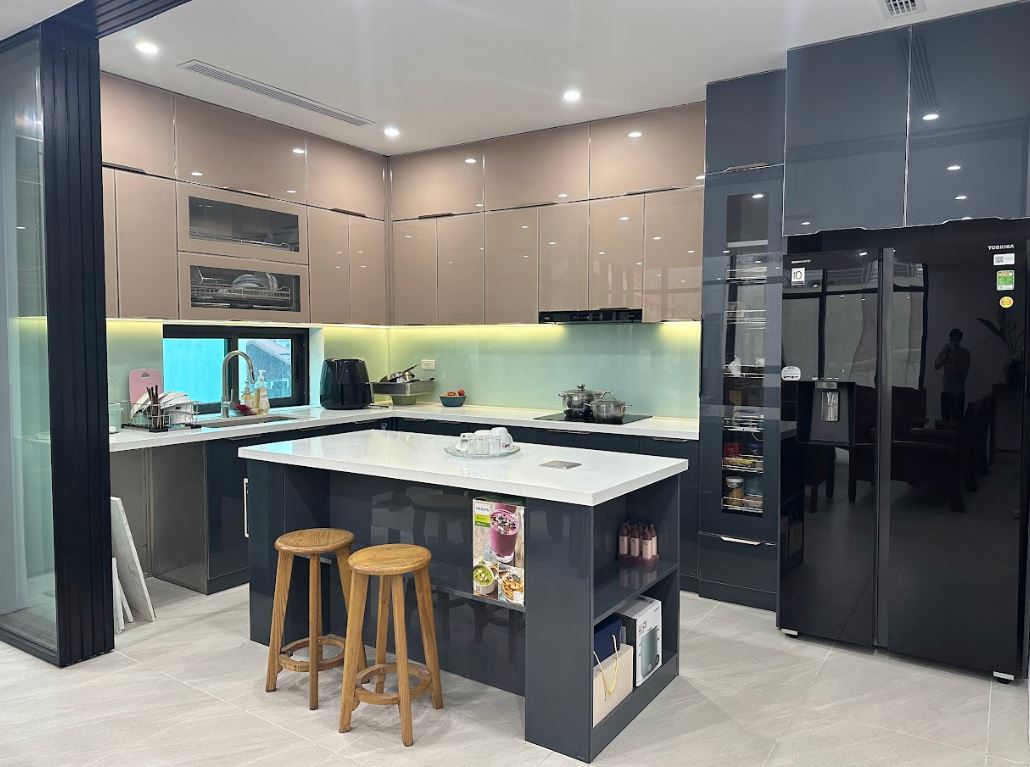 tủ bếp inox cánh kính