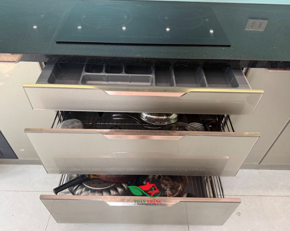 tủ bếp inox cánh kính