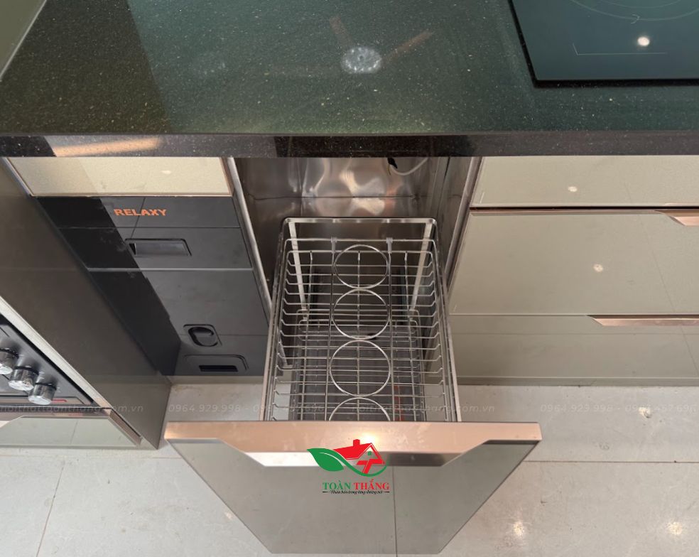 tủ bếp inox cánh kính