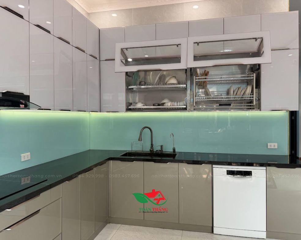 tủ bếp inox cánh kính