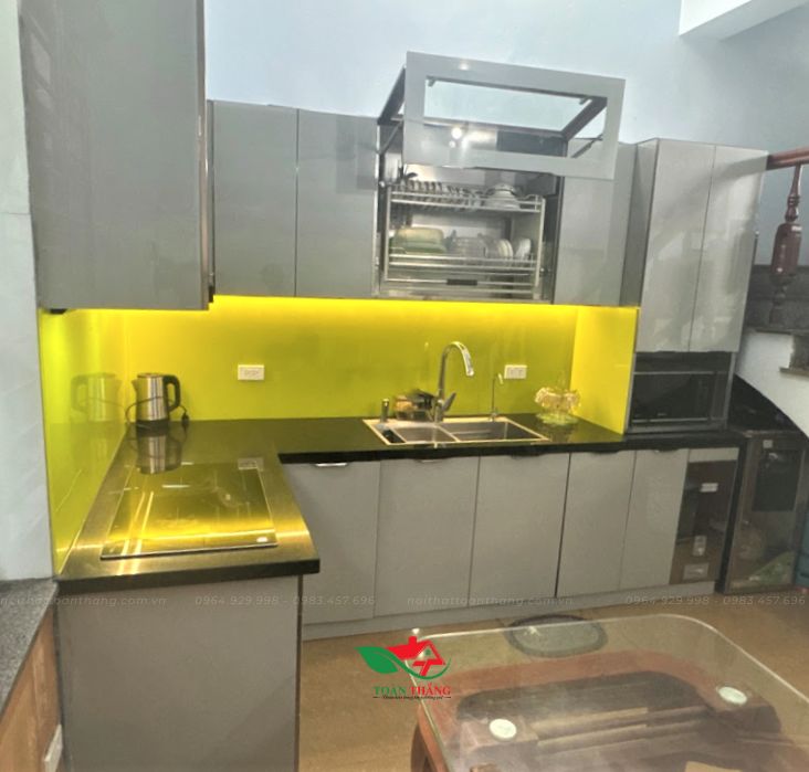 tủ bếp inox cánh kính