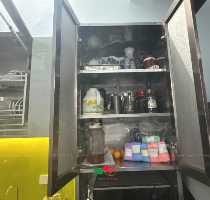 tủ bếp inox cánh kính