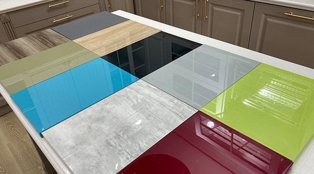 Cánh kính bóng gương