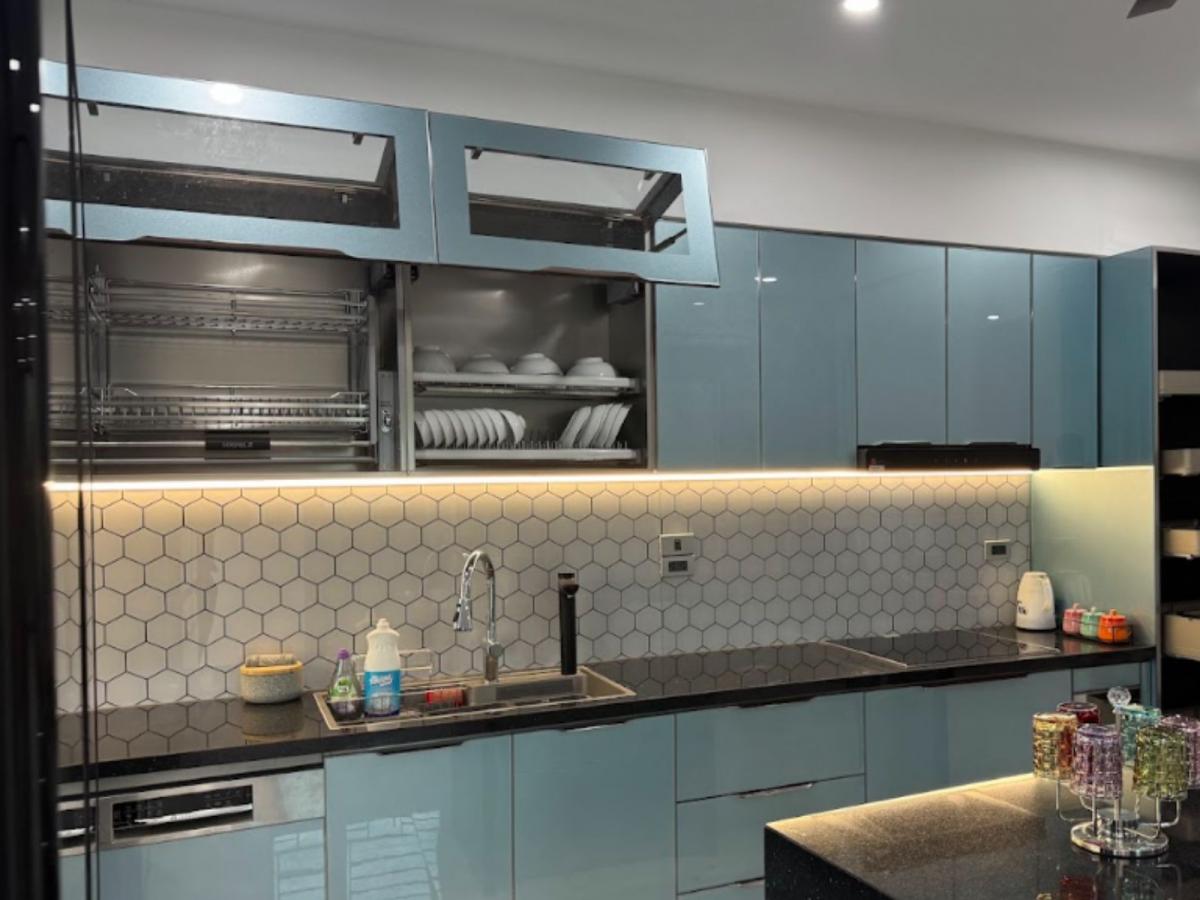 cánh kính tủ bếp