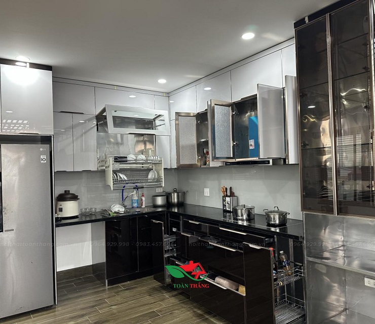 tủ bếp inox cánh kính 