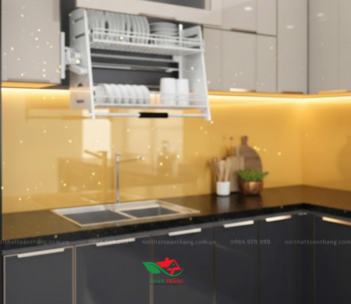 tủ bếp inox cánh kính