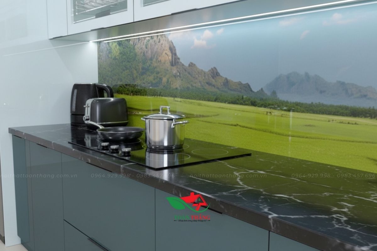 tủ bếp inox cánh kính