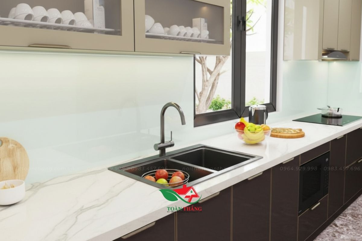 tủ bếp inox cánh kính
