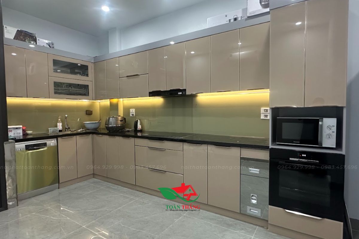 tủ bếp inox cánh kính
