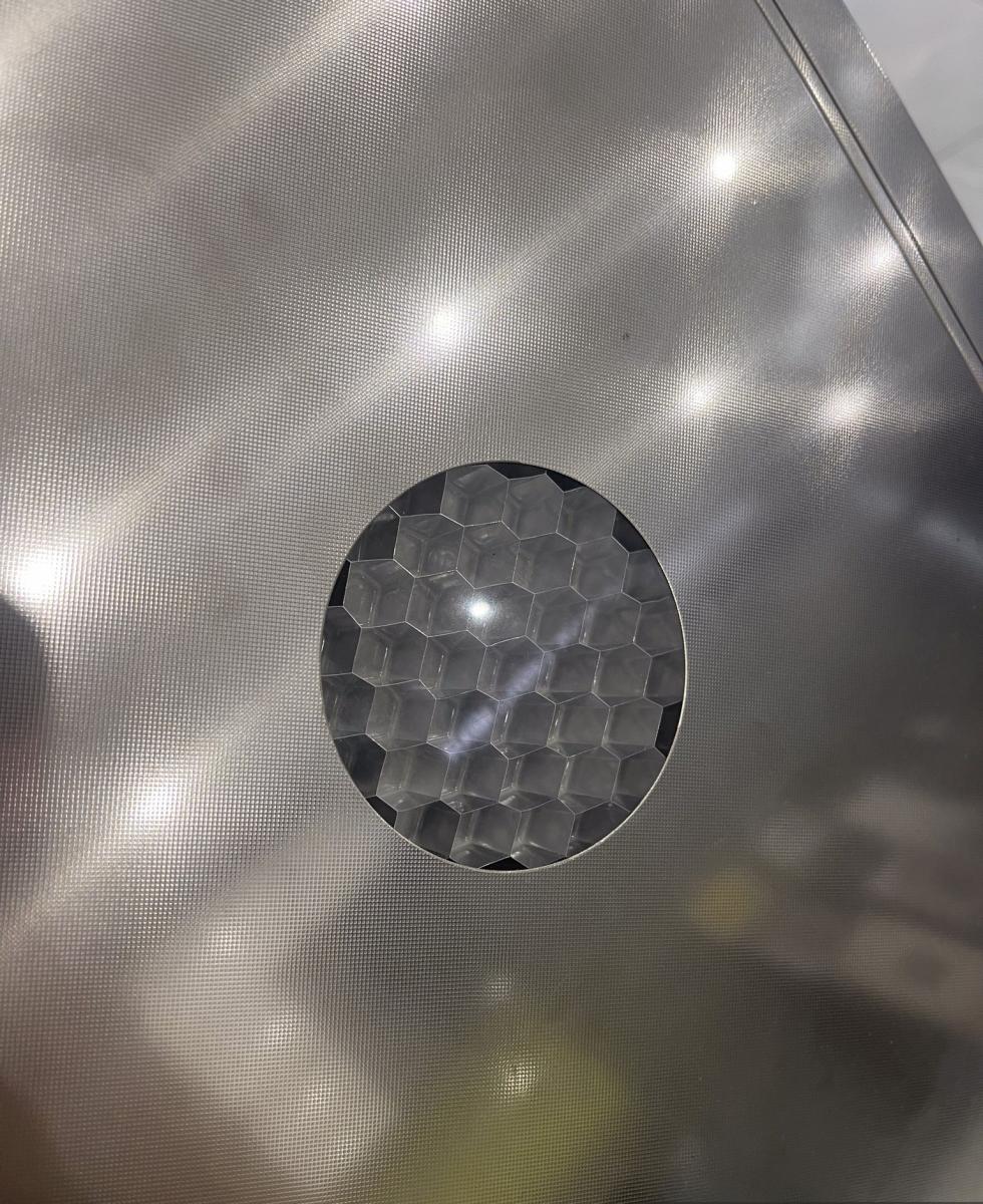 Tủ bếp inox vân caro 