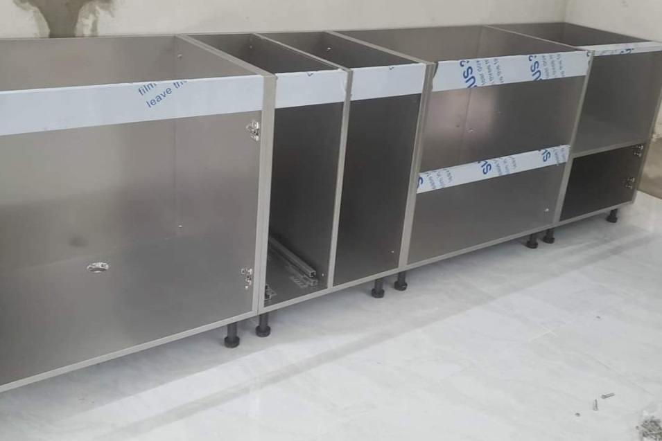 tủ bếp inox vân caro