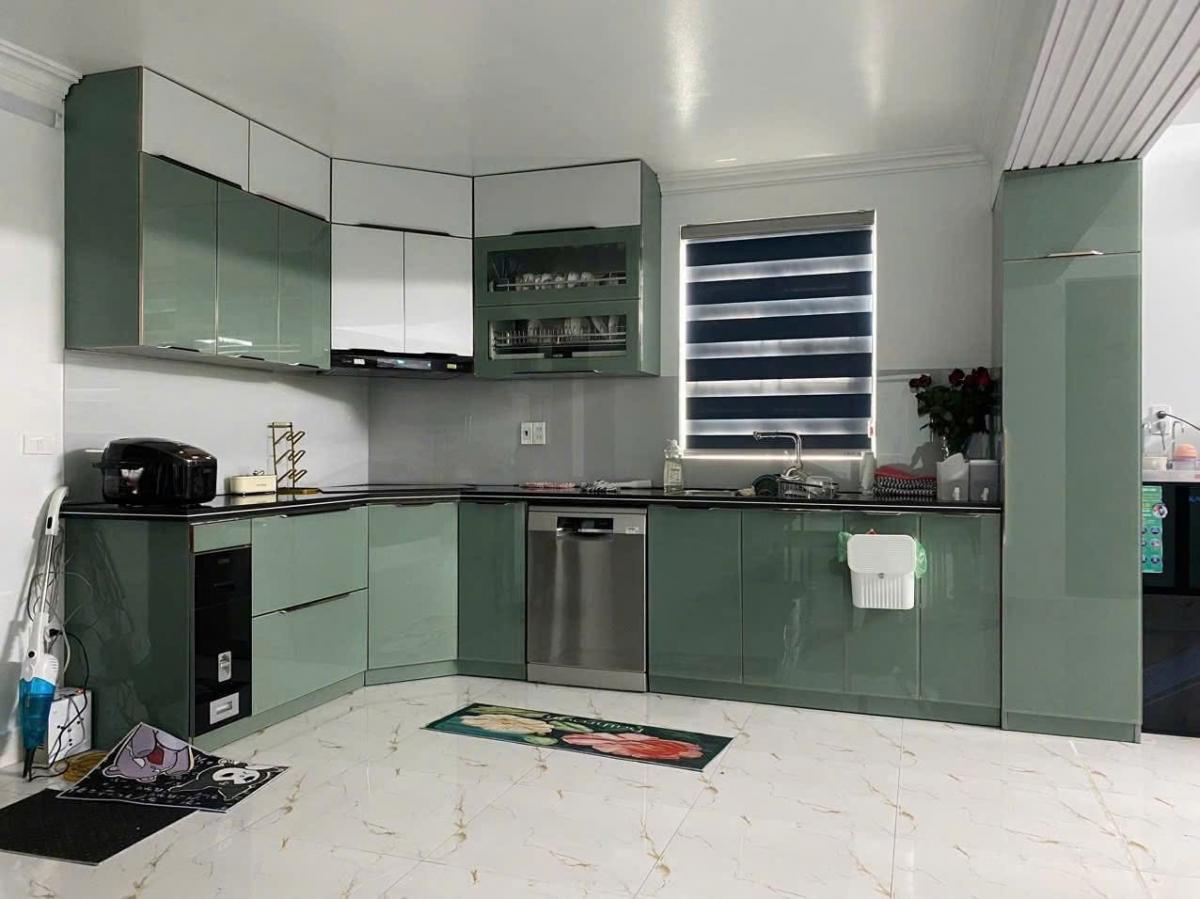 tủ bếp inox cánh kính