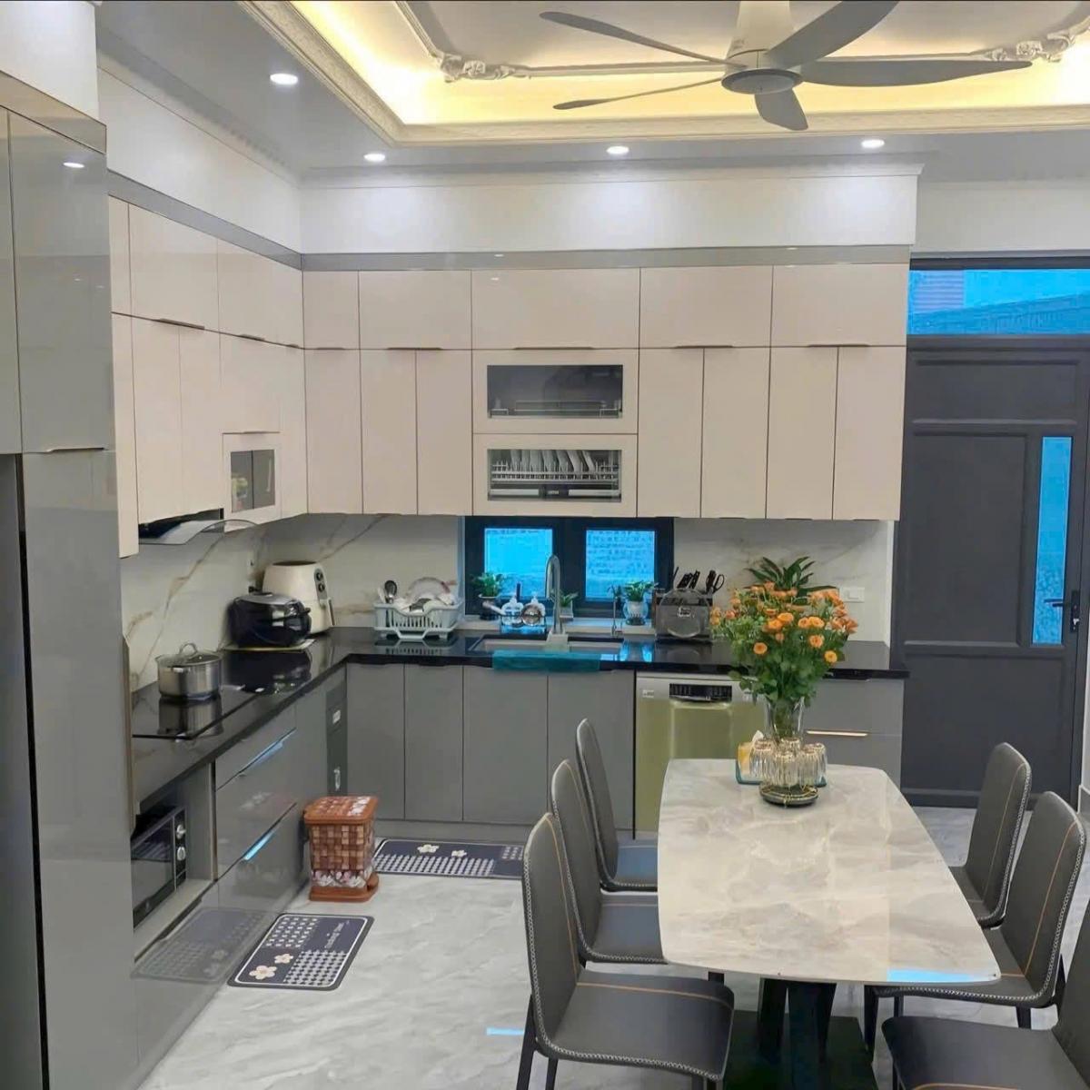 tủ bếp inox vân caro