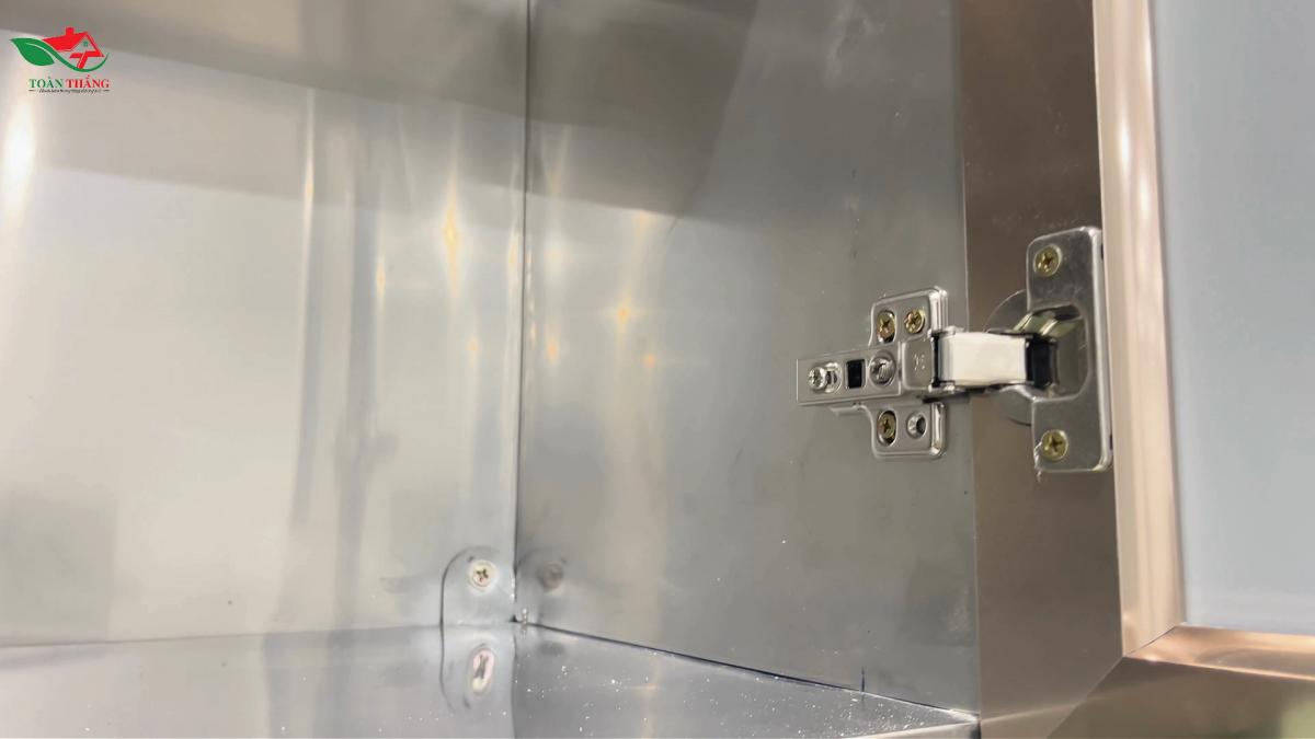 tủ bếp inox cánh kính
