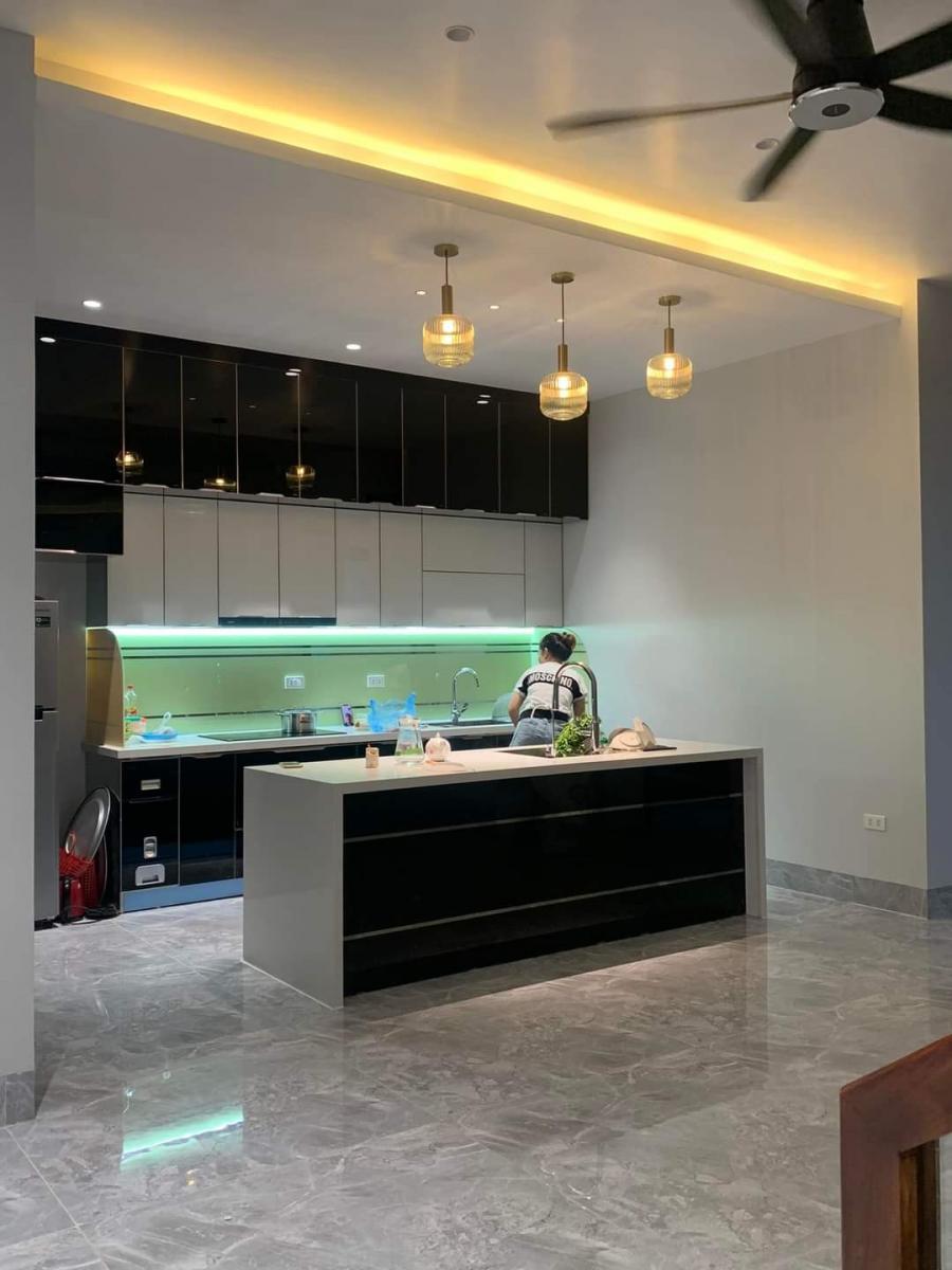 tủ bếp inox cánh kính