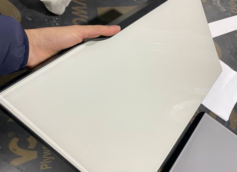 cánh kính tủ bếp cánh kính tủ bếp