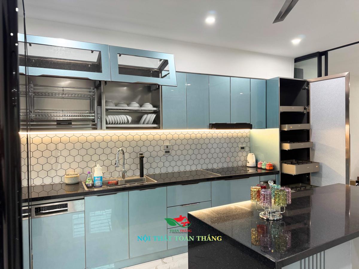 tối ưu tủ bếp inox cánh kính