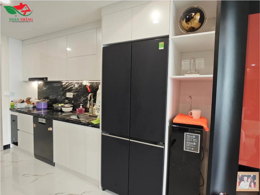 tối ưu tủ bếp inox cánh kính