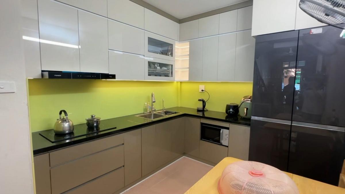 Tủ bếp inox cánh Acrylic khách 4