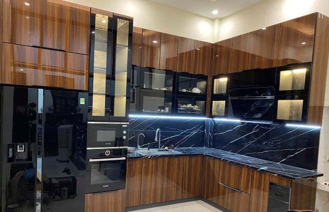 tủ bếp inox cánh kính