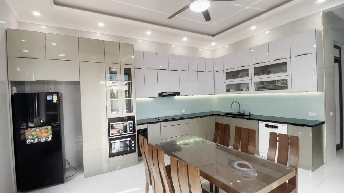 Tủ bếp inox cánh kính bác Giới