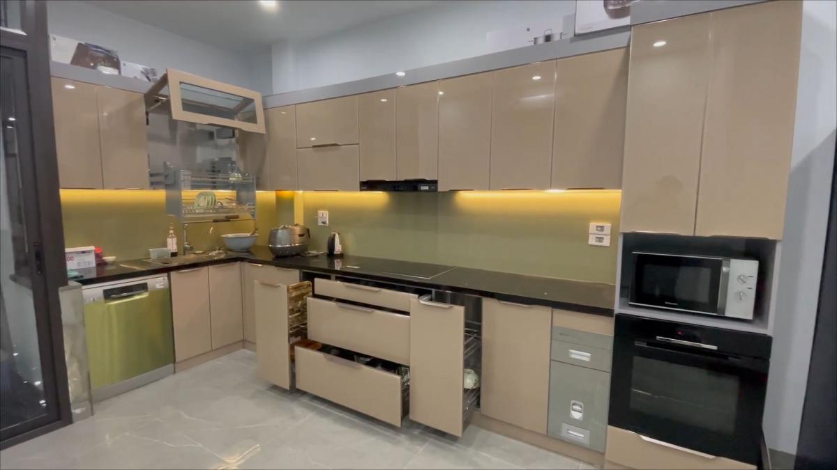 Tủ bếp inox cánh kính chị Nga