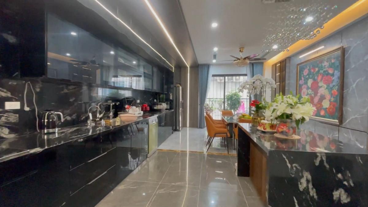 Tủ bếp inox cánh kính chị Trang