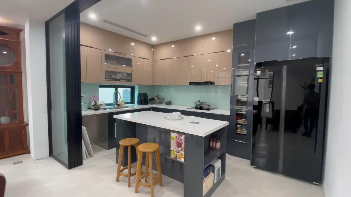 Tủ bếp inox cánh kính chị Nga
