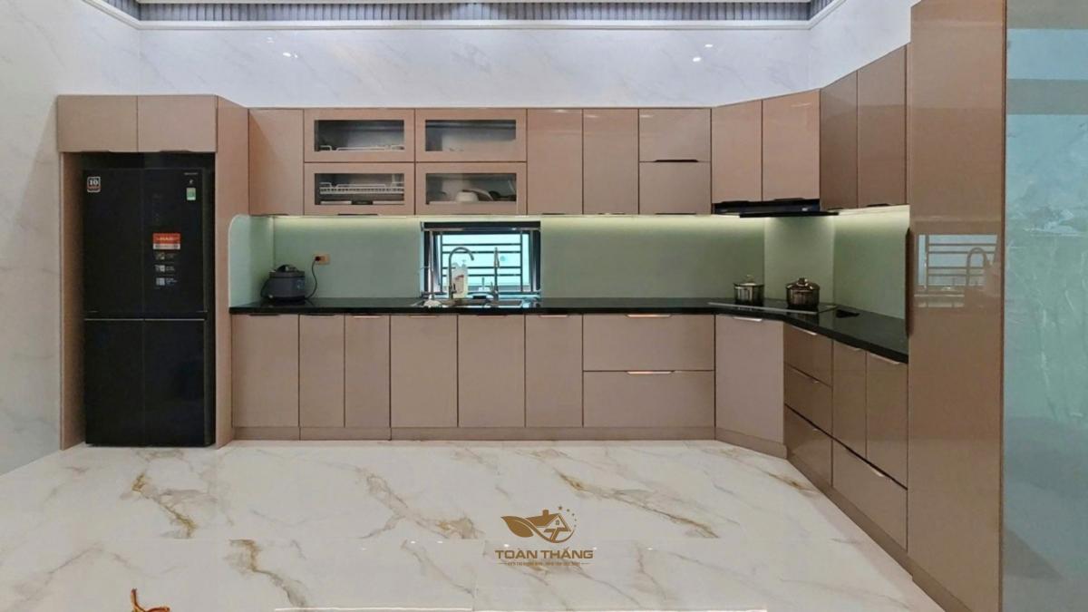 tủ bếp inox cánh kính nhà anh Trung