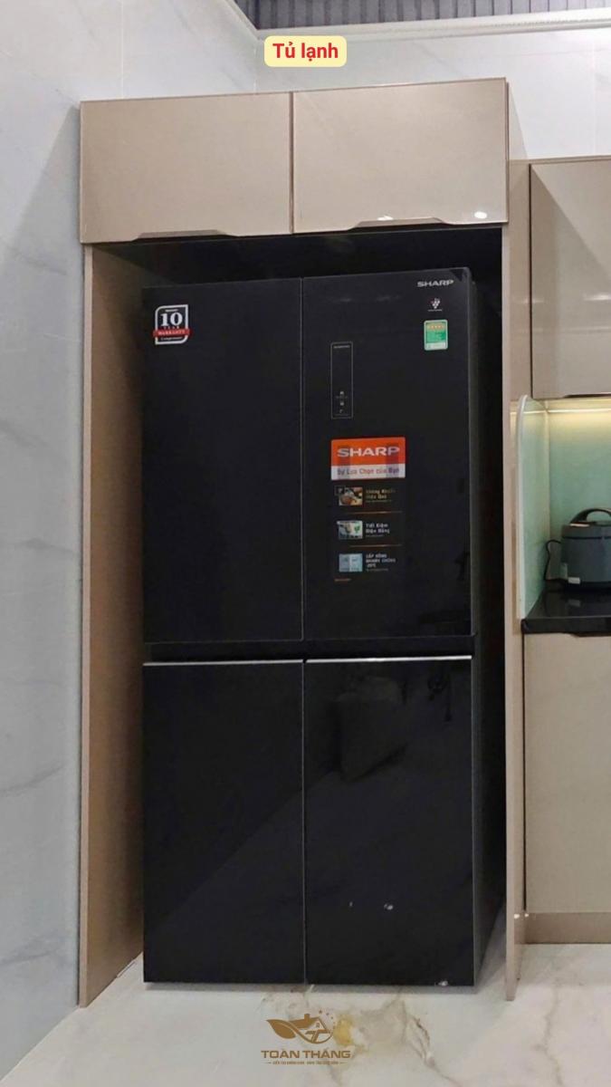 tủ bếp inox cánh kính nhà anh Trung