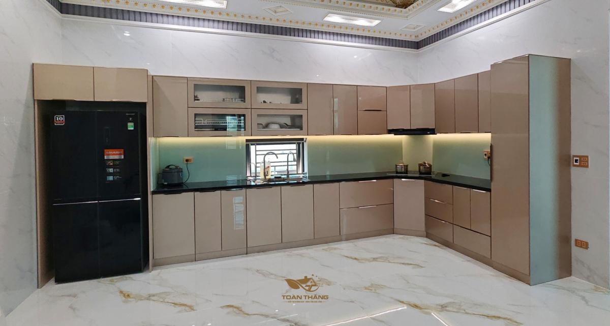 tủ bếp inox cánh kính nhà anh Trung