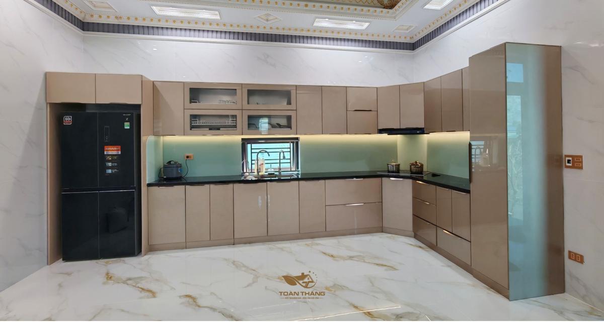 tủ bếp inox cánh kính nhà anh Trung