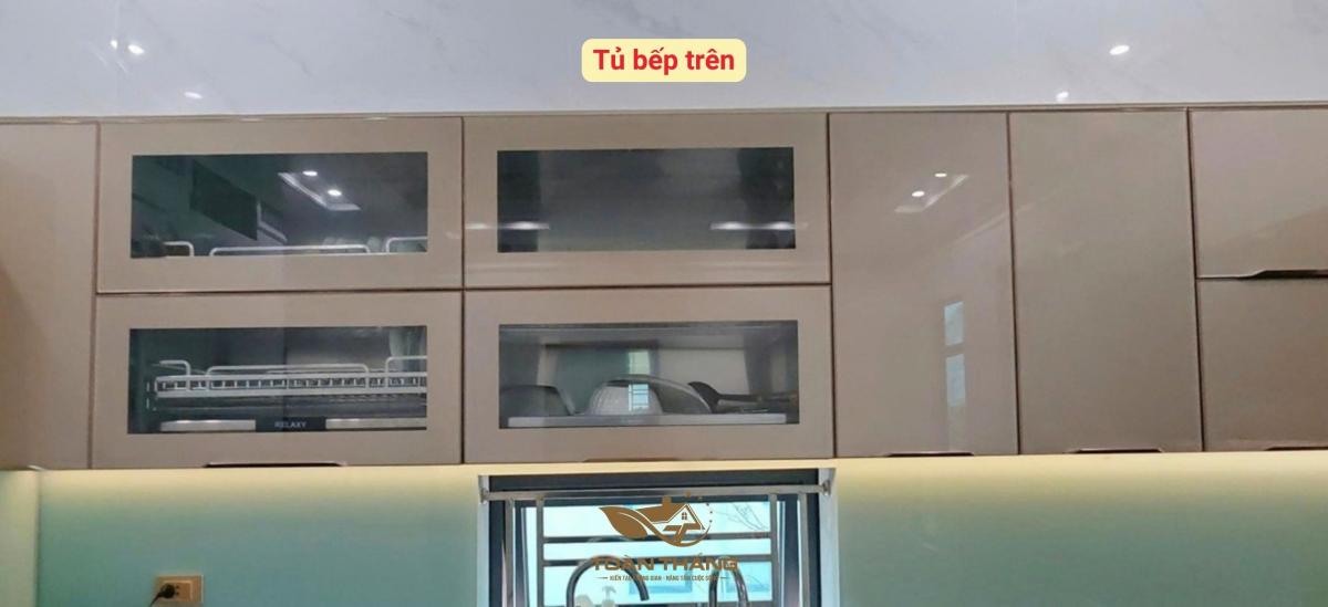 tủ bếp inox cánh kính nhà anh Trung