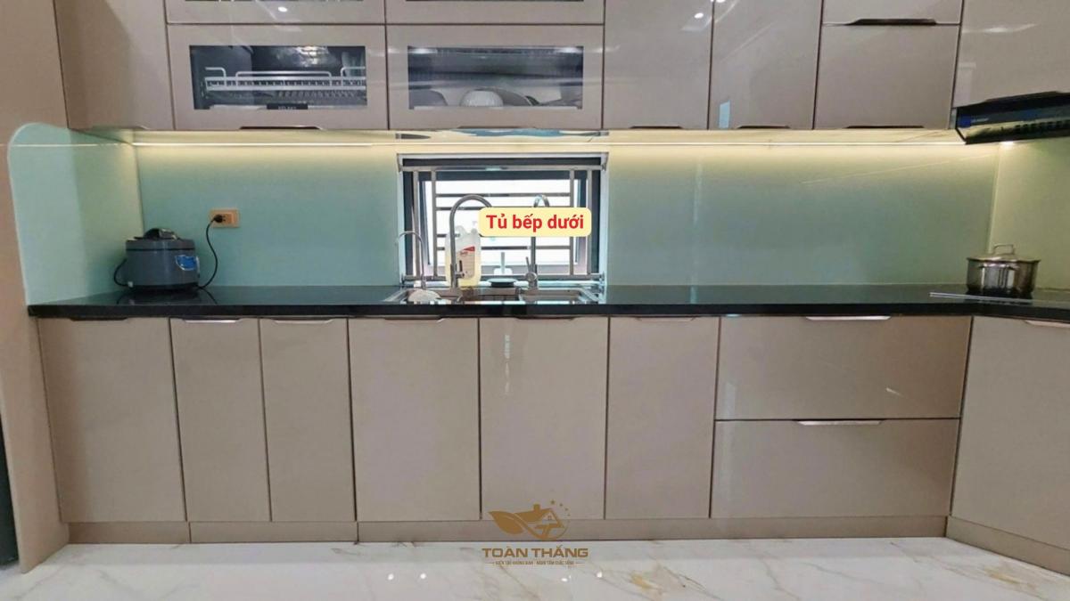 tủ bếp inox cánh kính nhà anh Trung