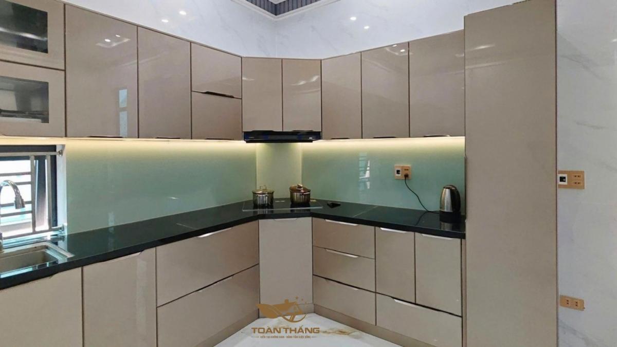 tủ bếp inox cánh kính nhà anh Trung