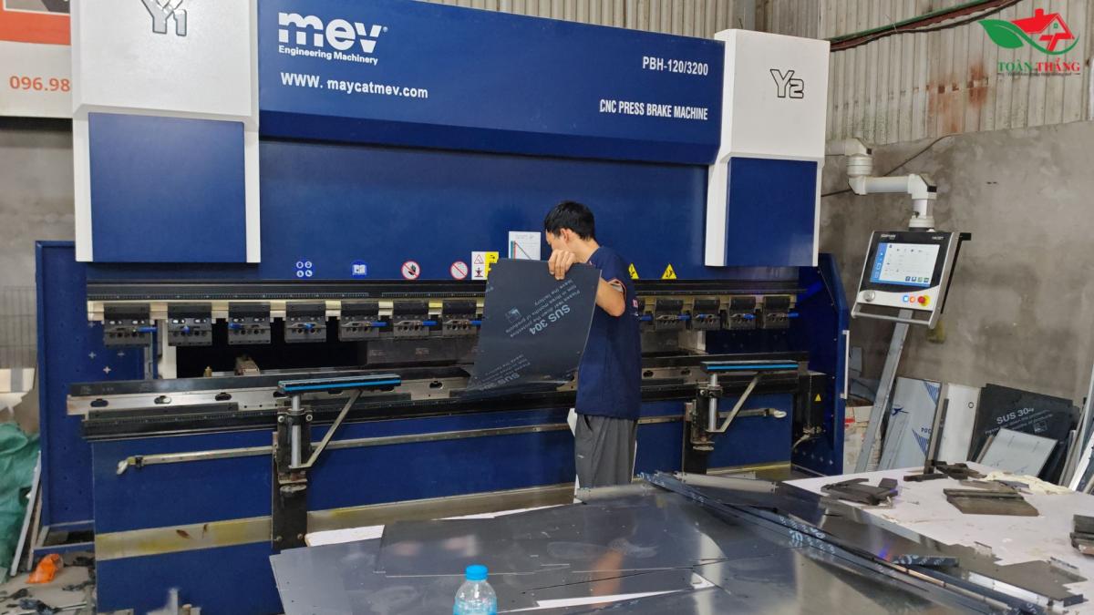 xưởng tủ bếp toàn thắng
